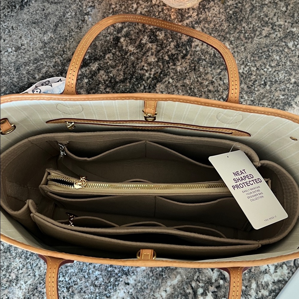 Louis Vuitton Monogram Giant Neverfull MM Gradient By The Pool Tote - Picture 13 of 16